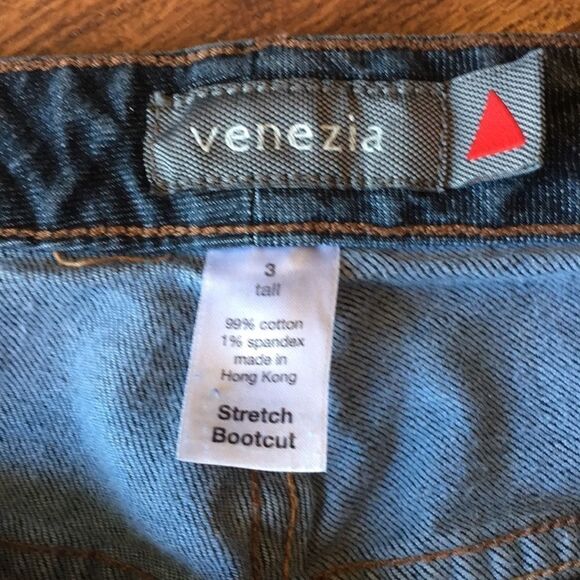 Venezia Jeans Co. Plus Sz Jeans with Raw Hems - Picture 10 of 14
